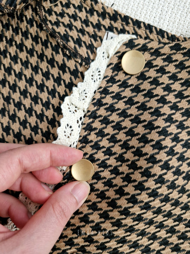 سه تیکهی کت دامن و تاپ دلین